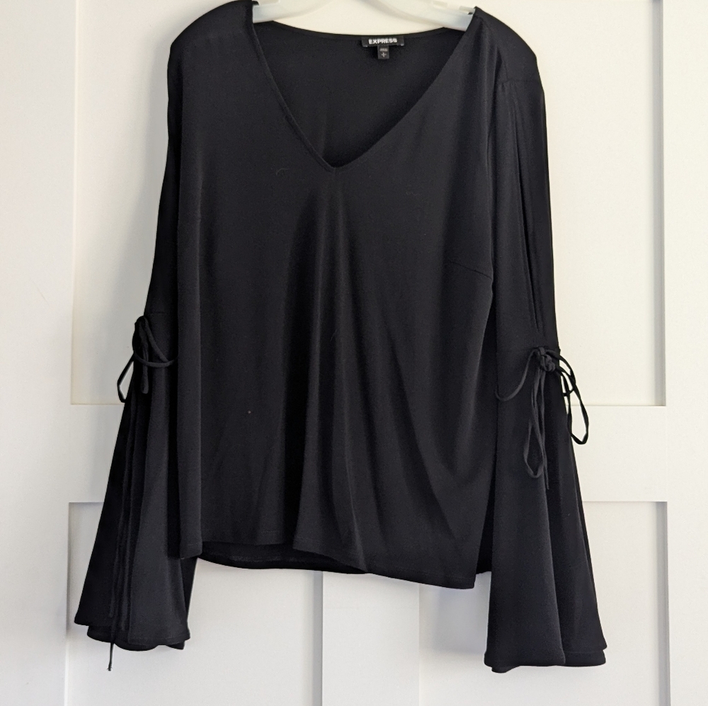 Express Black V-Neck Women's Top Cold Shoulder Sz L